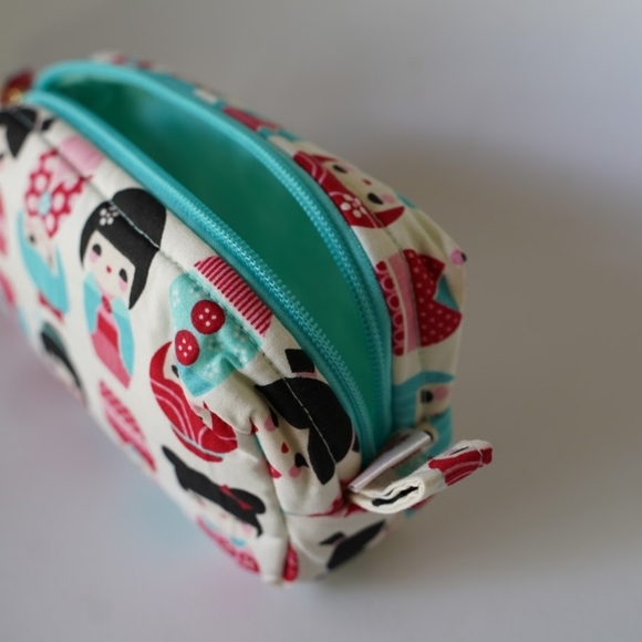 Japanese Dolls Geisha Makeup Pencil Zipped Pouch - Picture 4 of 6